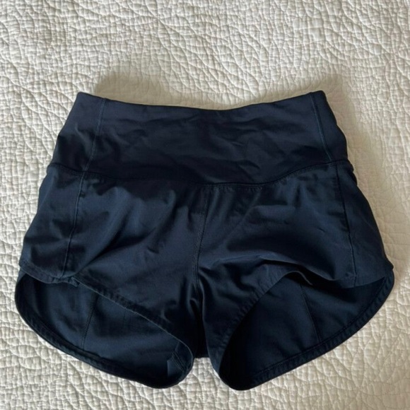 Lululemon black high rise 2.5 size 2 - Picture 3 of 4